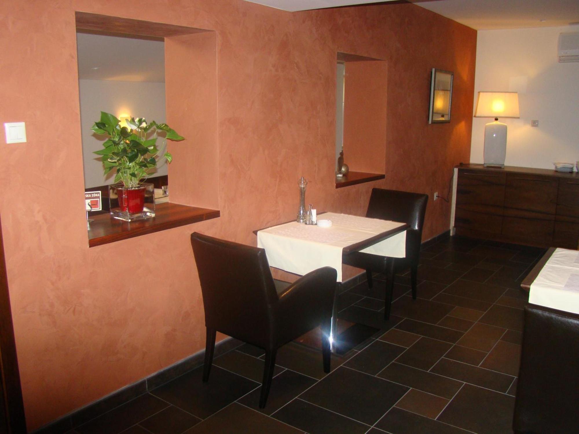Penzion Royal Trencin Exterior foto